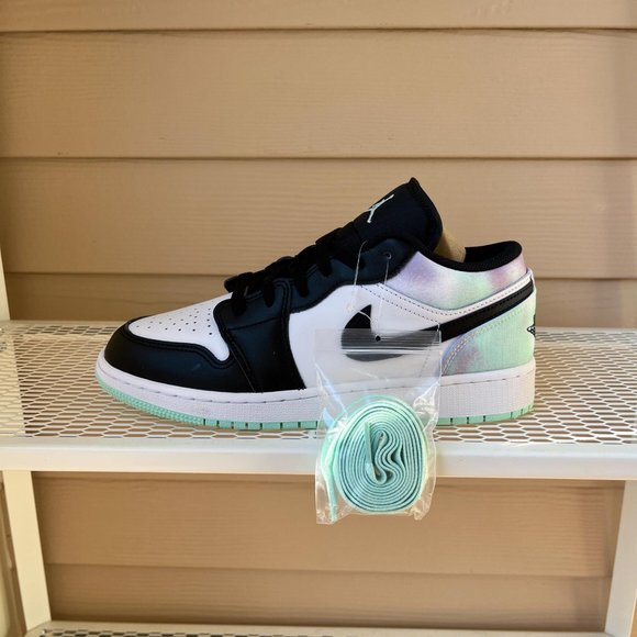 Nike Jordan 1 Low - Picture 5 of 8